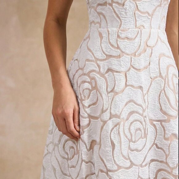 White Elegant Women's Lace Sleeveless Tulle Dress - Picture 5 of 5